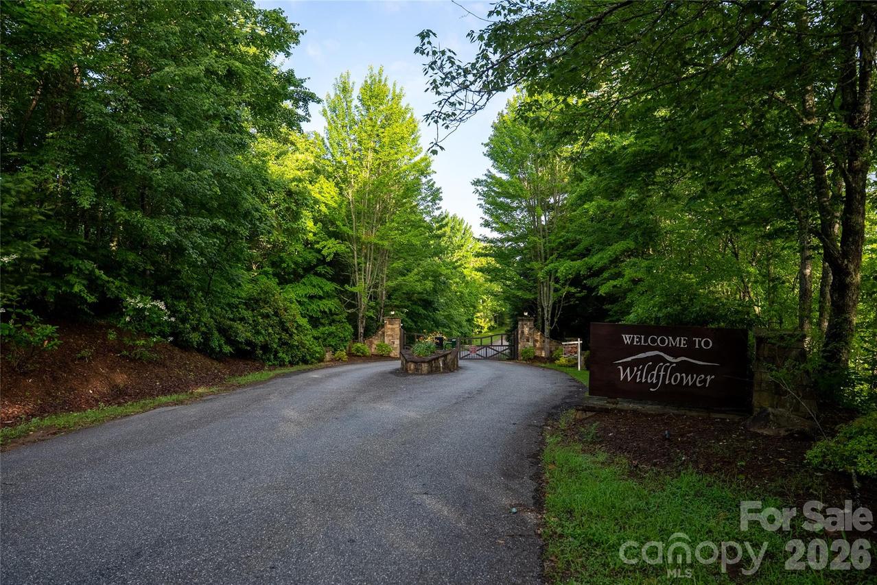 00 Clubhouse Dr. #C2, Franklin, NC 28734