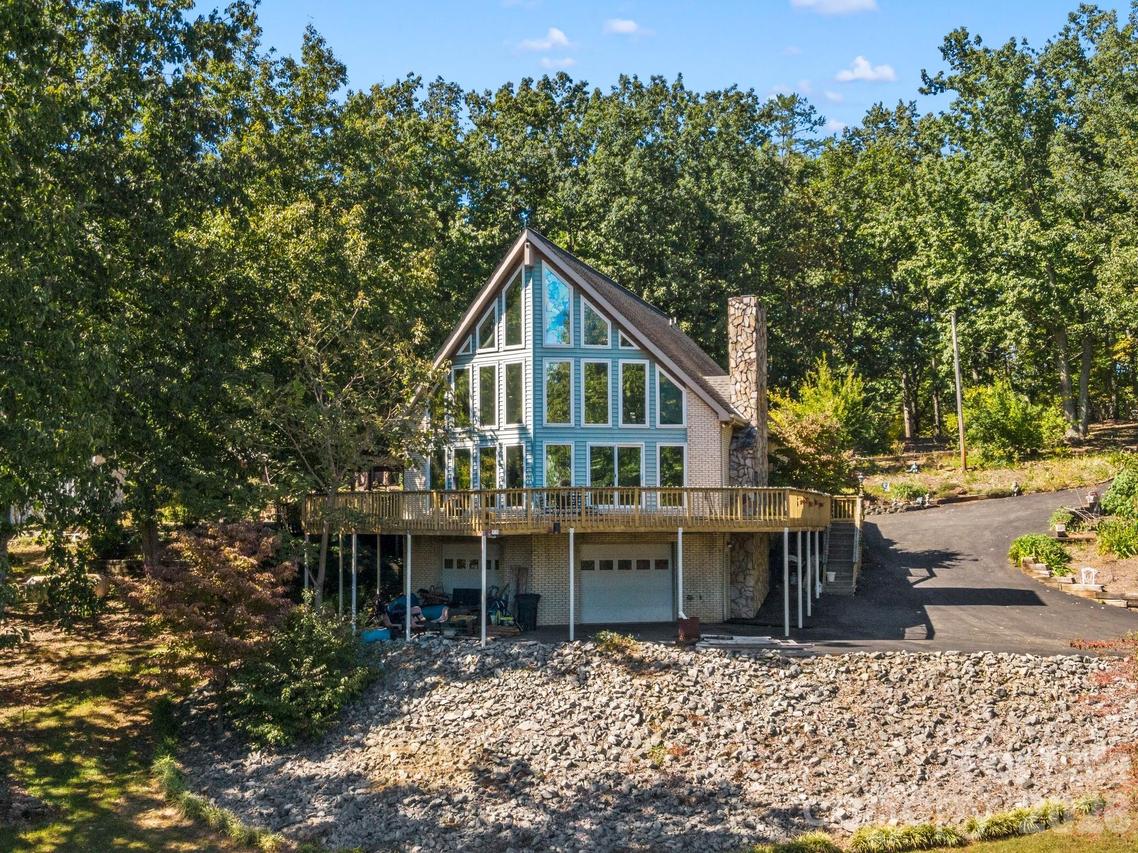 358 Lazy B Dr., Bessemer City, NC 28016