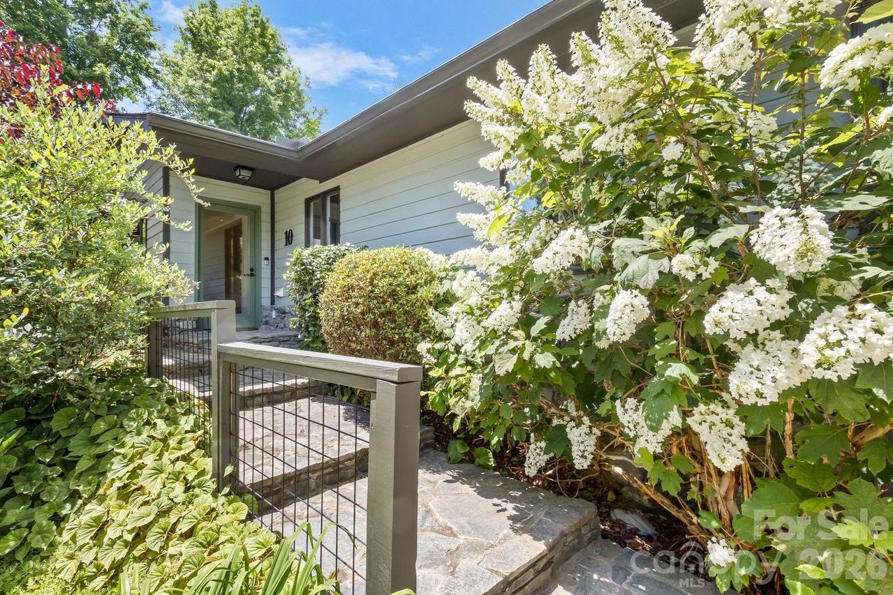 10 Morning Dew Dr., Asheville, NC 28804