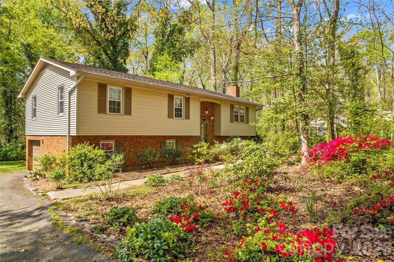 4325 Rosebriar Ln., Winston Salem, NC 27106