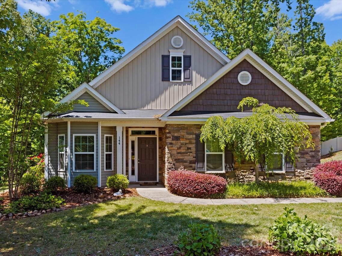 144 Hawks Landing Dr., Troutman, NC 28166