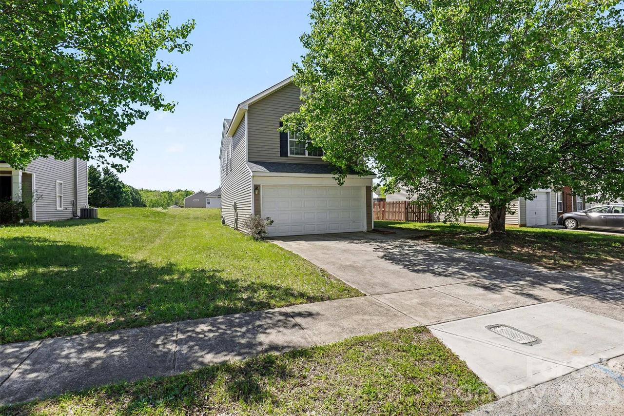 8207 Belmont Stables Dr., Charlotte, NC 28216