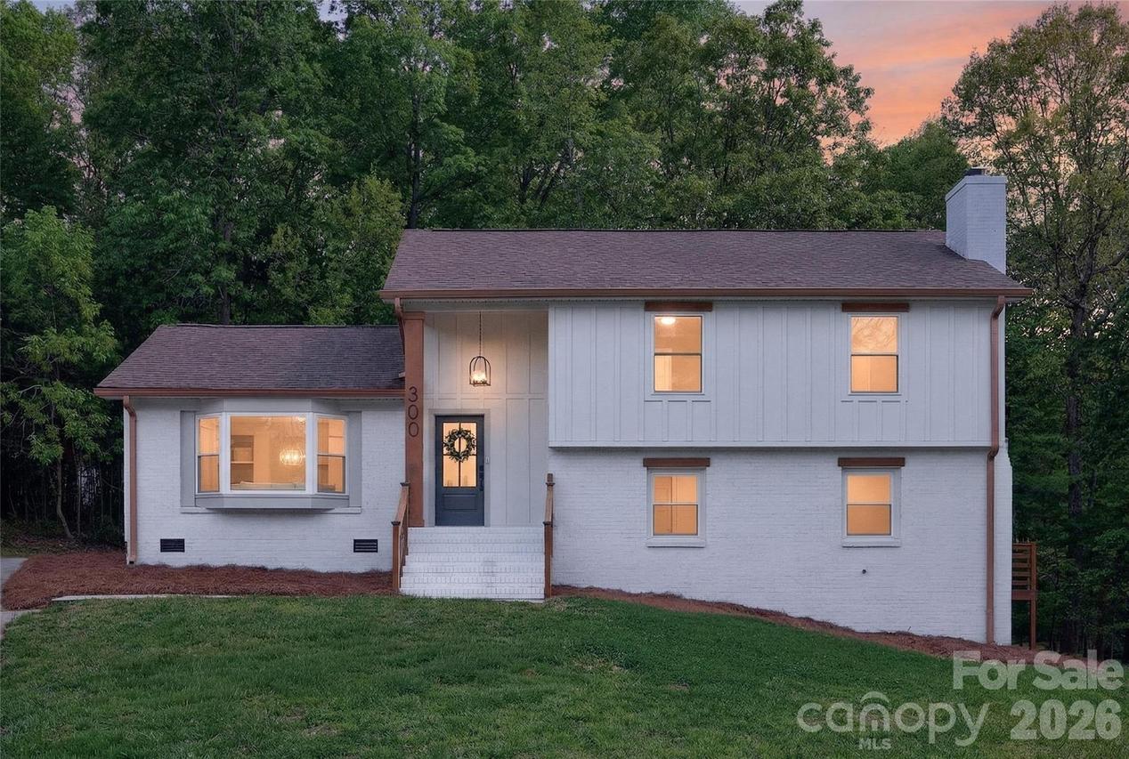 300 Dollar Cir., Charlotte, NC 28270