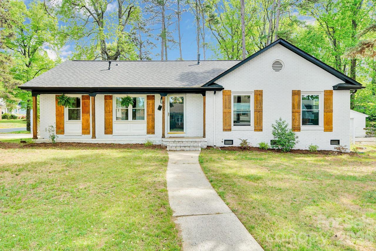 5201 Amity Pl., Charlotte, NC 28212