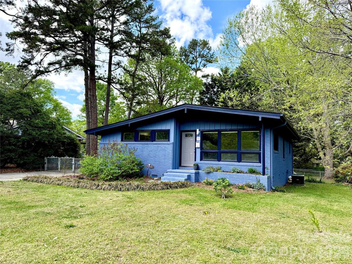 1511 Briarfield Dr., Charlotte, NC 28205