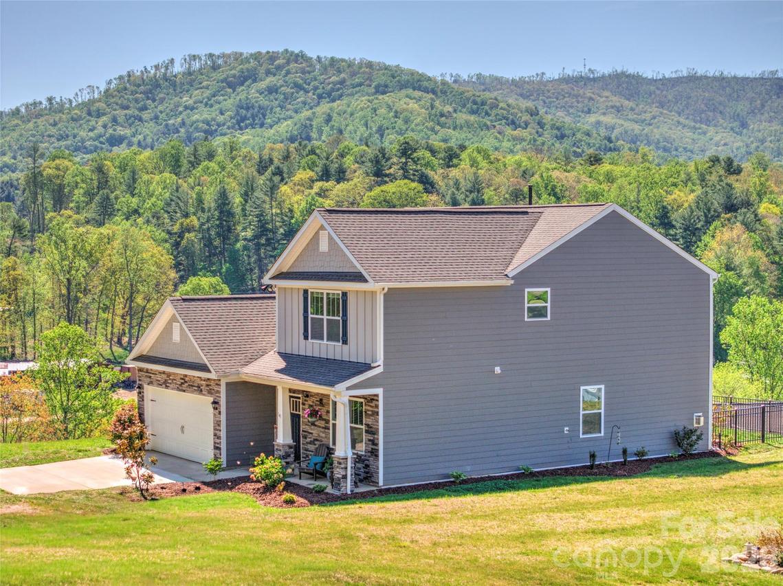 141 Amblers Knoll Rd., Weaverville, NC 28787