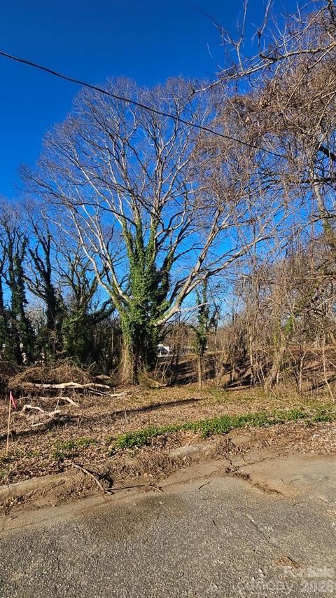 728 3rd Street Pl., Hickory, NC 28602