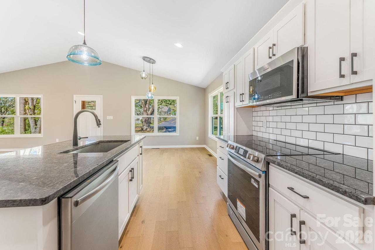 1196 Crabtree Rd., Waynesville, NC 28785