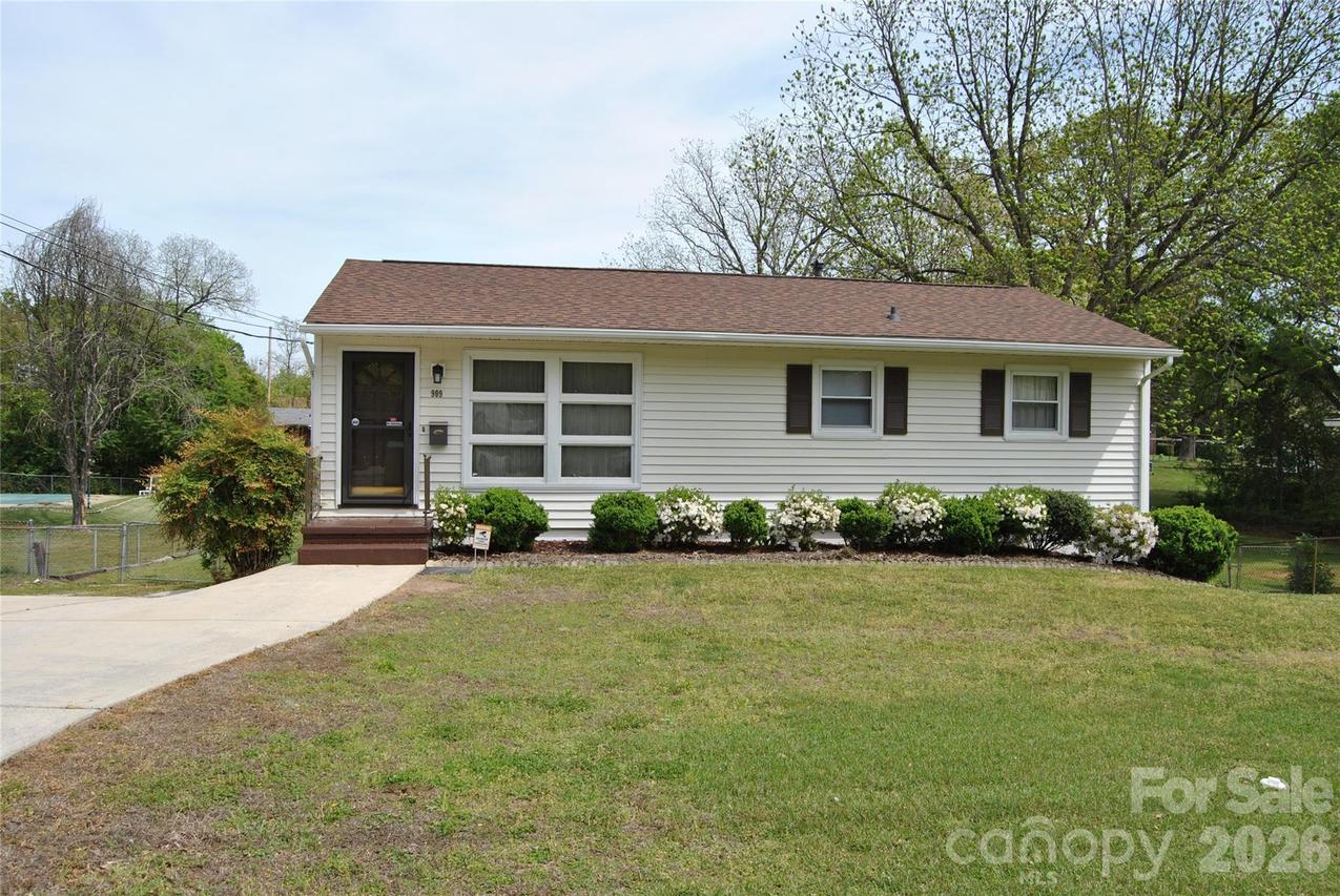 909 Timberlane Dr., Mount Holly, NC 28120