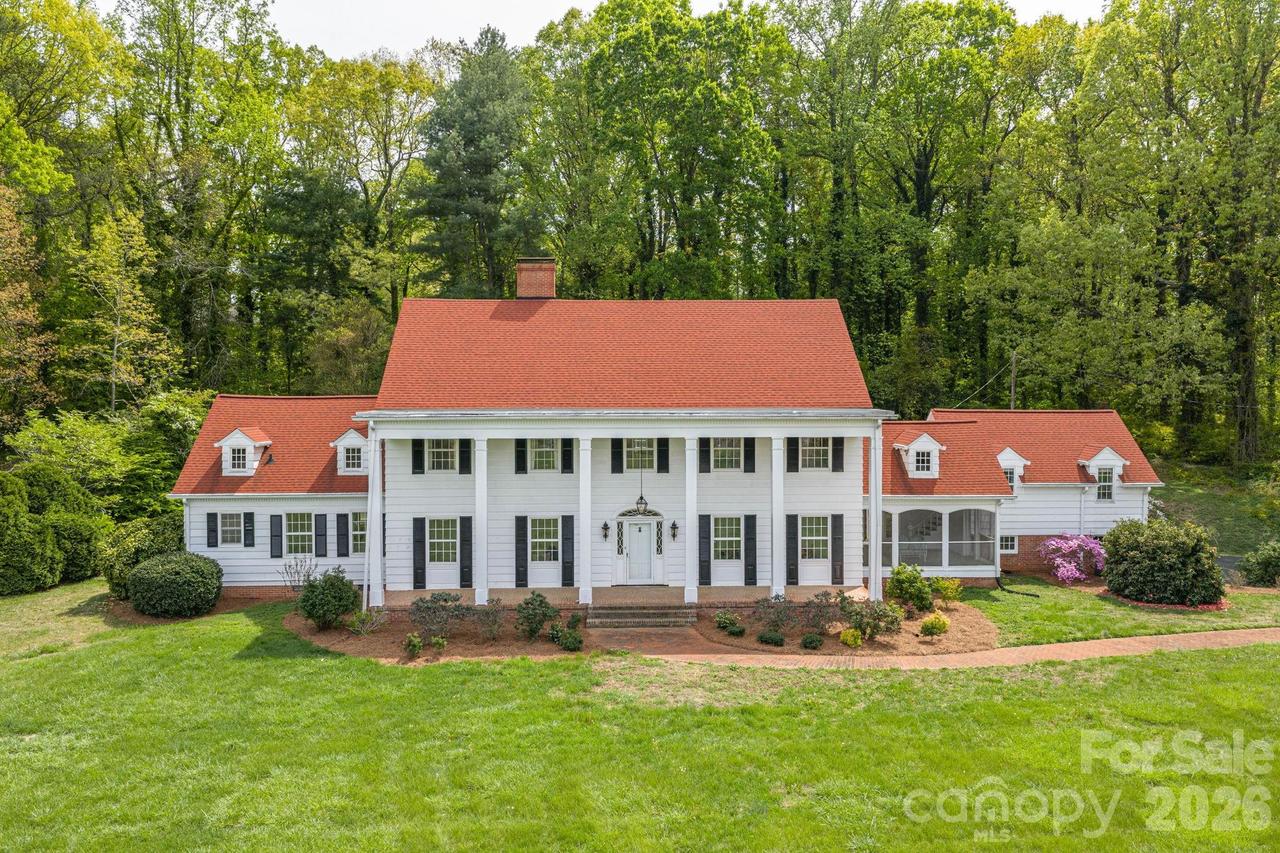 1233 General Hoke Dr., Lincolnton, NC 28092