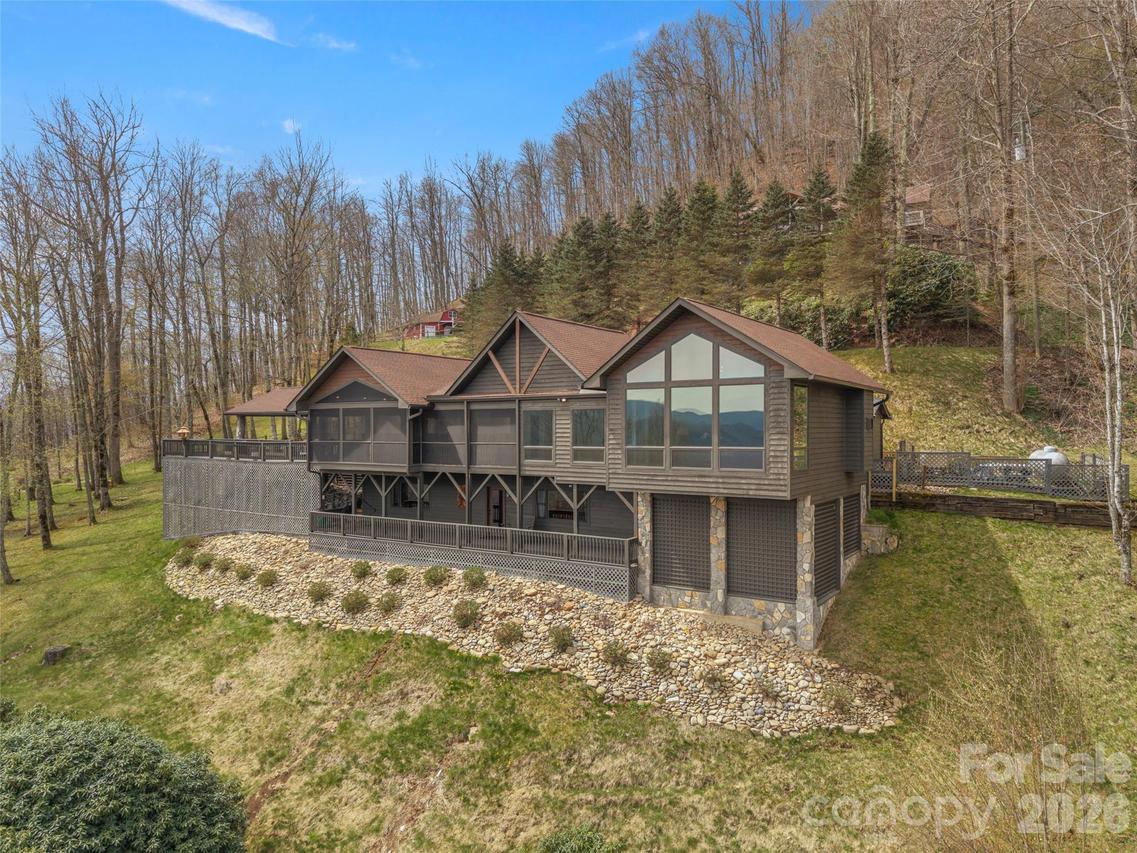 220 Dulcimer Ln., Waynesville, NC 28786