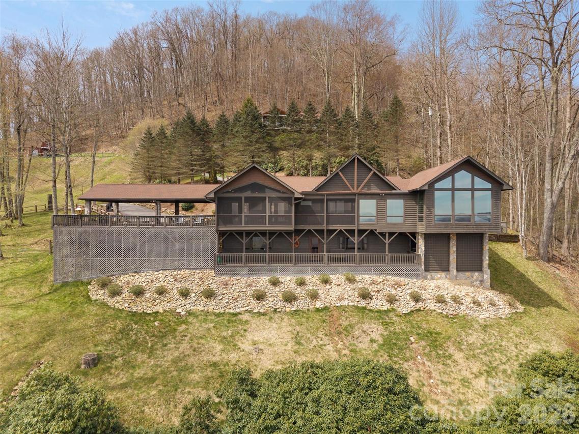 220 Dulcimer Ln., Waynesville, NC 28786