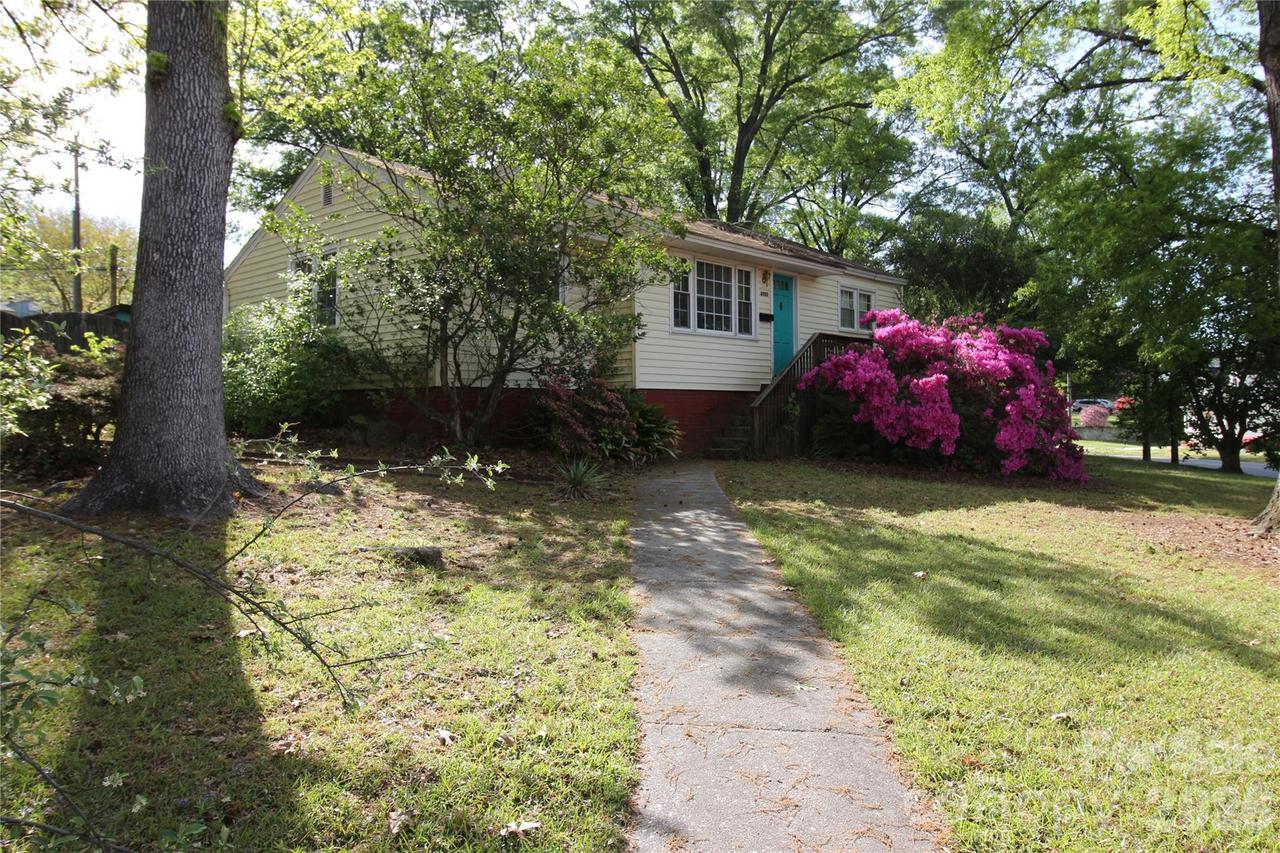 3300 Maywood Dr., Charlotte, NC 28205