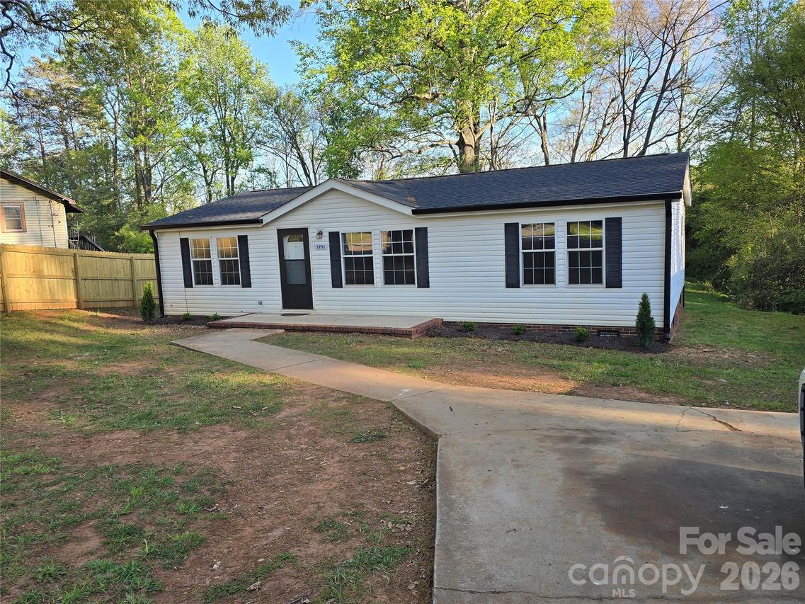 1731 Lakeview Dr., Statesville, NC 28677