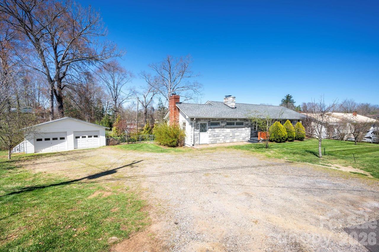 298 Erwin Hills Rd., Asheville, NC 28806