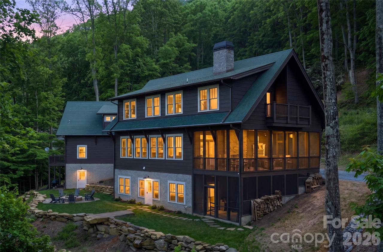 51 Summit Rd., Swannanoa, NC 28778