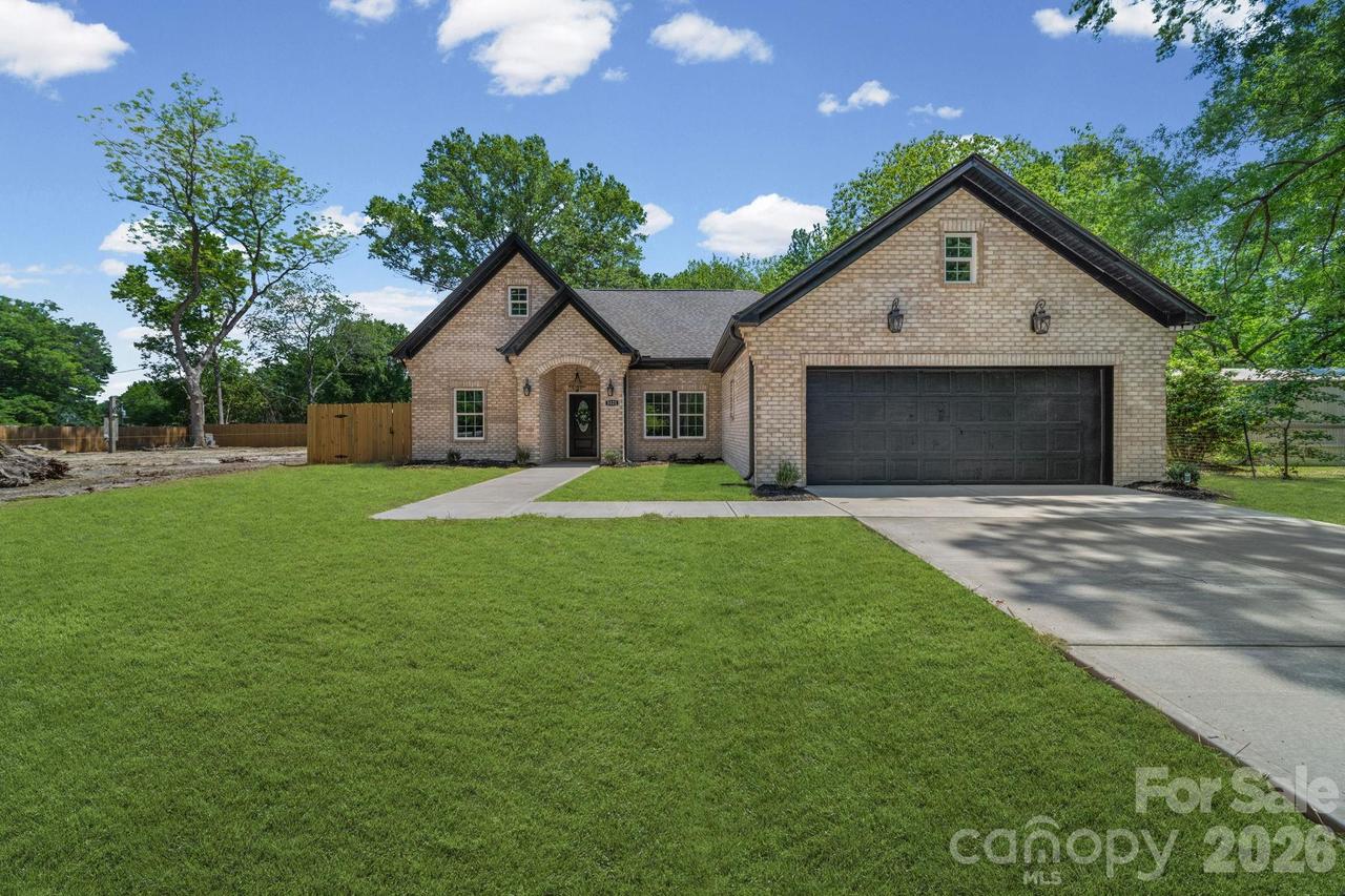 5121 Morningwood Dr., Matthews, NC 28105