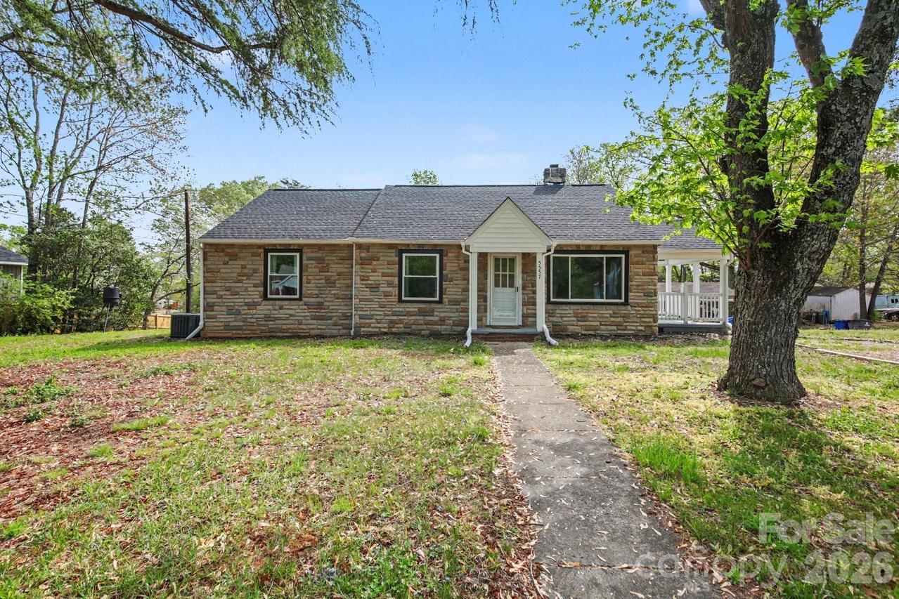 5557 Pineview Dr., Winston Salem, NC 27105