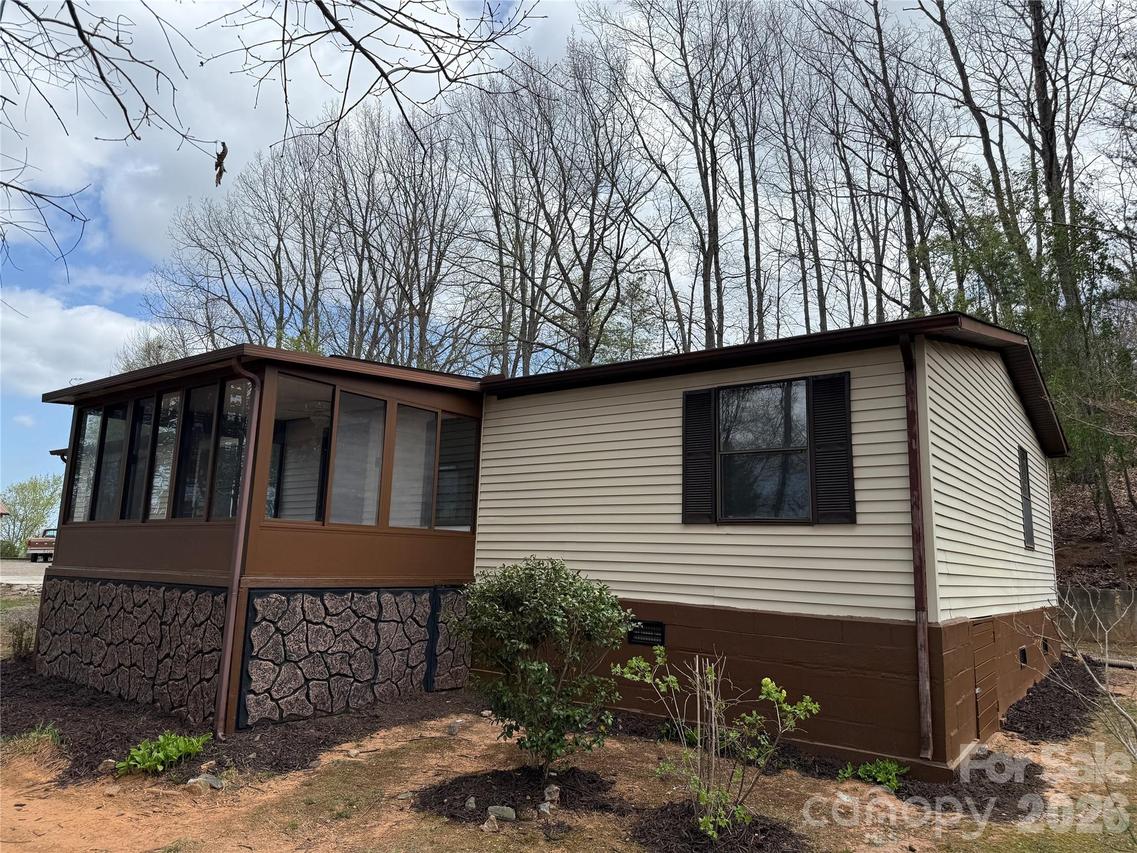 7686 Shoupes Grove Church Rd., Hickory, NC 28602