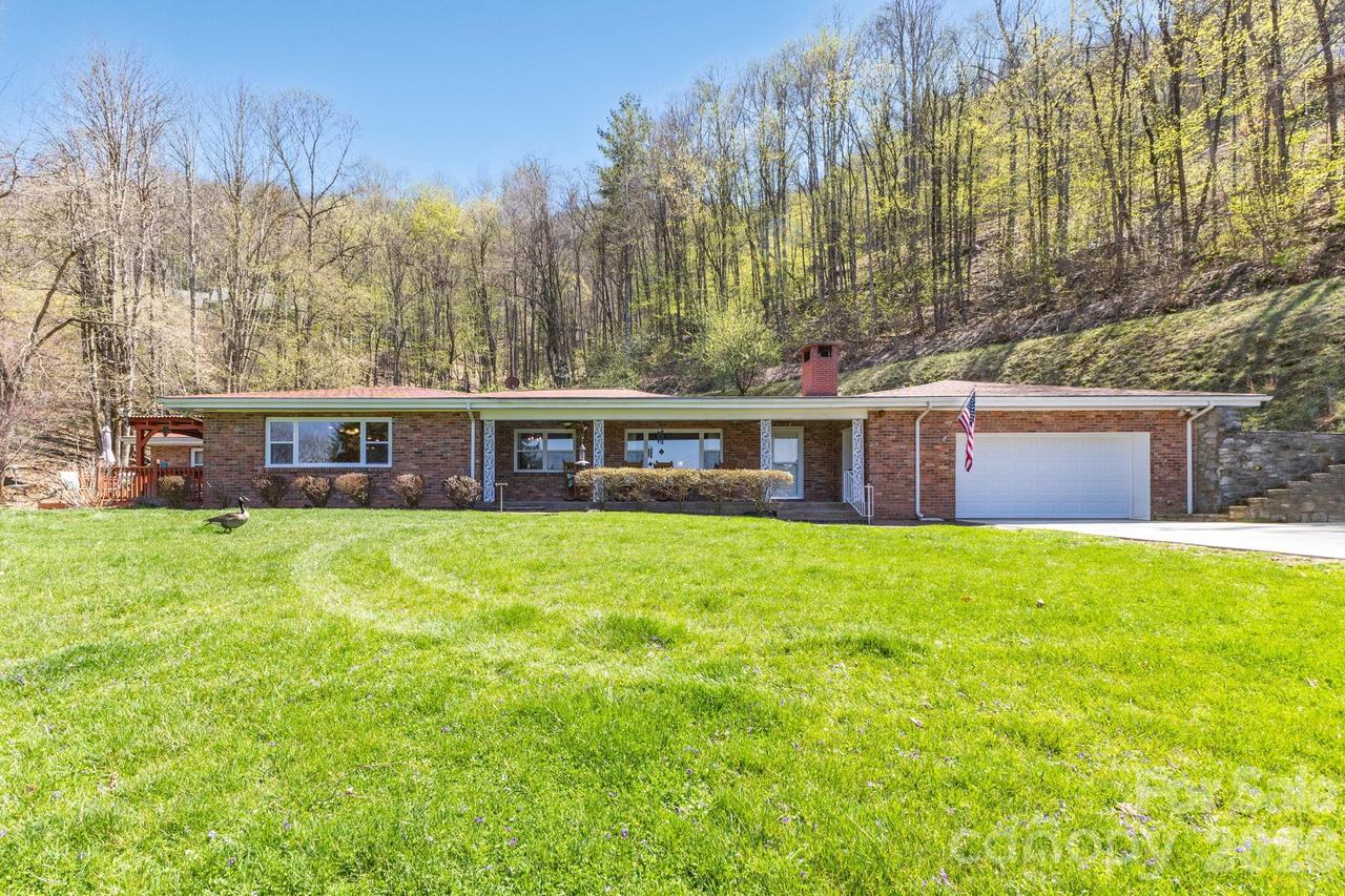 87 Rockwood Rd., Waynesville, NC 28786