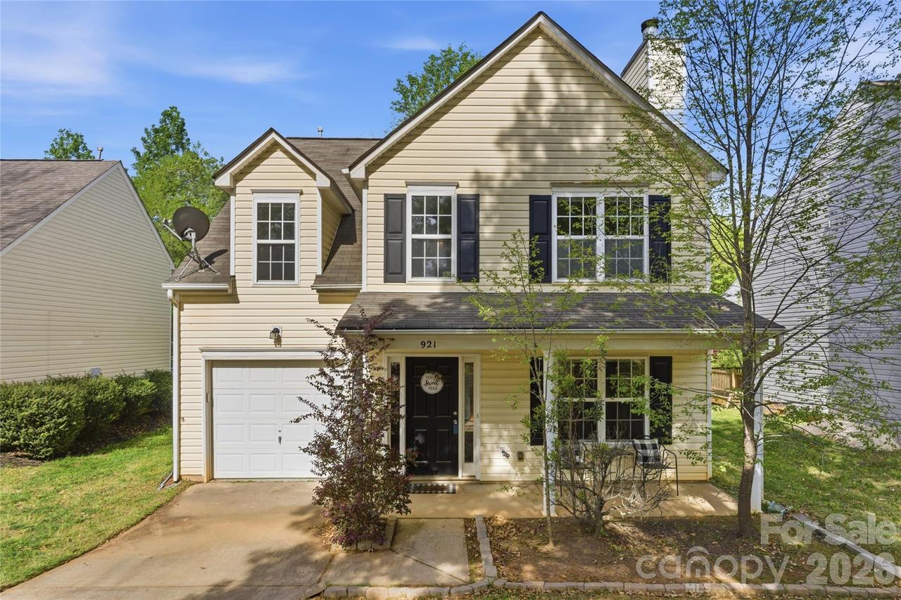 921 Grass Hollow Ct., Charlotte, NC 28216
