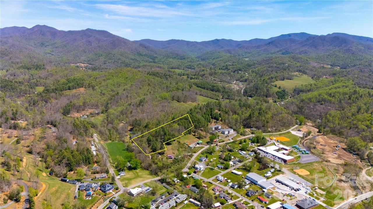 000 Mitchell Ave., Bakersville, NC 28705