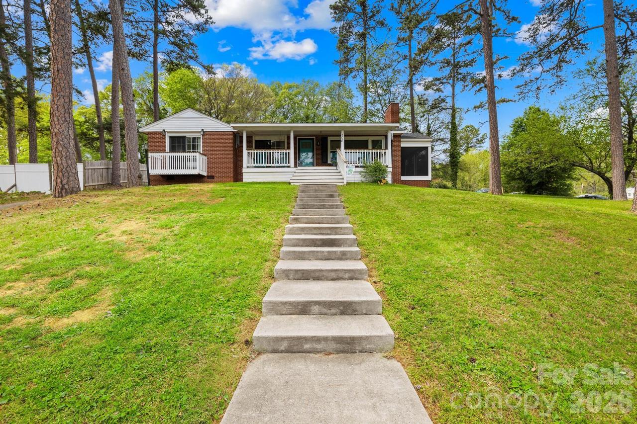 408 Woodsway Dr., Lexington, NC 27292