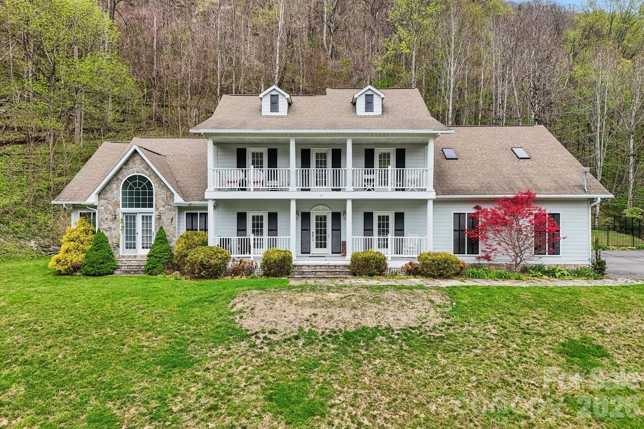 302 Davy Crockett Dr., Maggie Valley, NC 28751