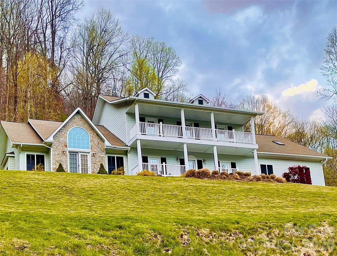 302 Davy Crockett Dr., Maggie Valley, NC 28751