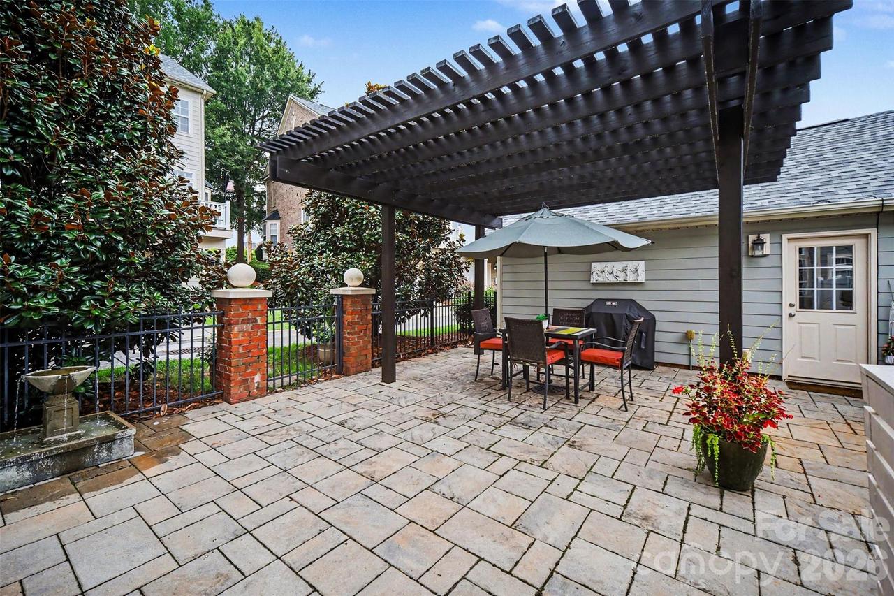 438 Magnolia St., Davidson, NC 28036