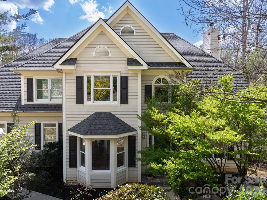 39 Eastmoor Dr., Asheville, NC 28805