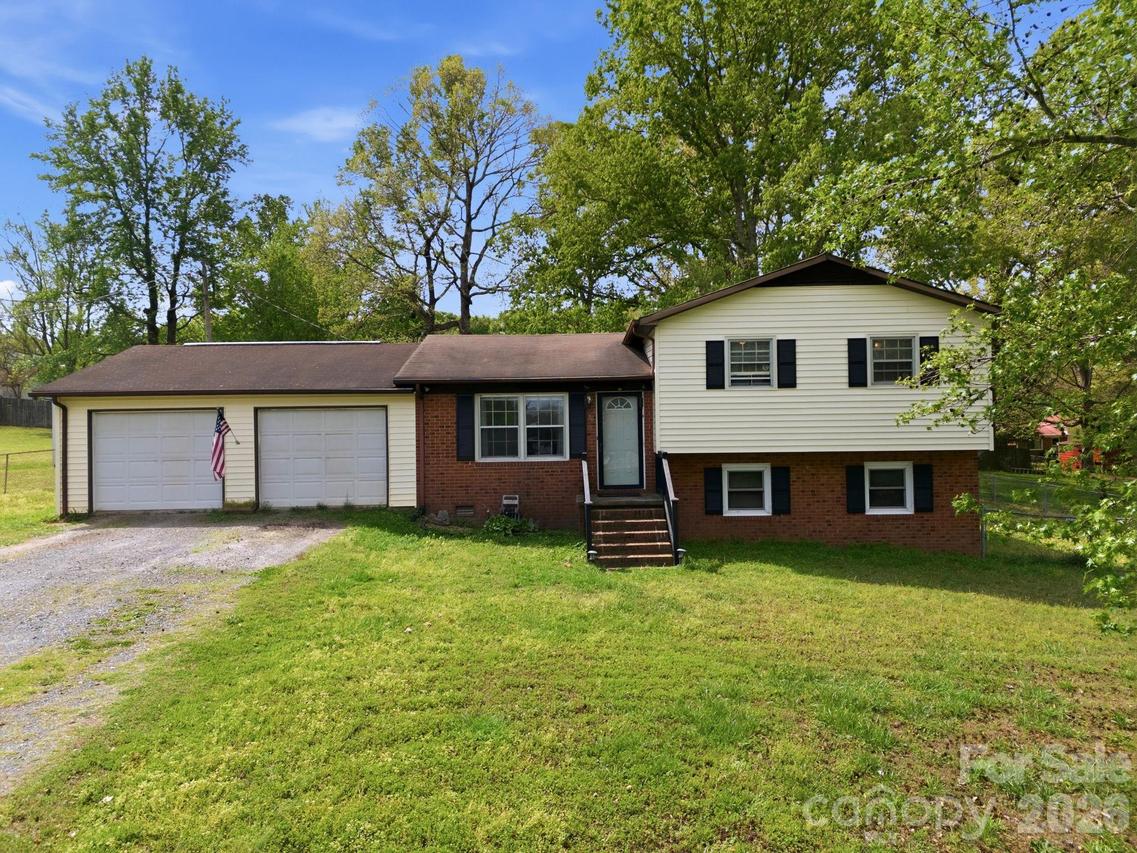 20 Ruby St., Rockwell, NC 28138