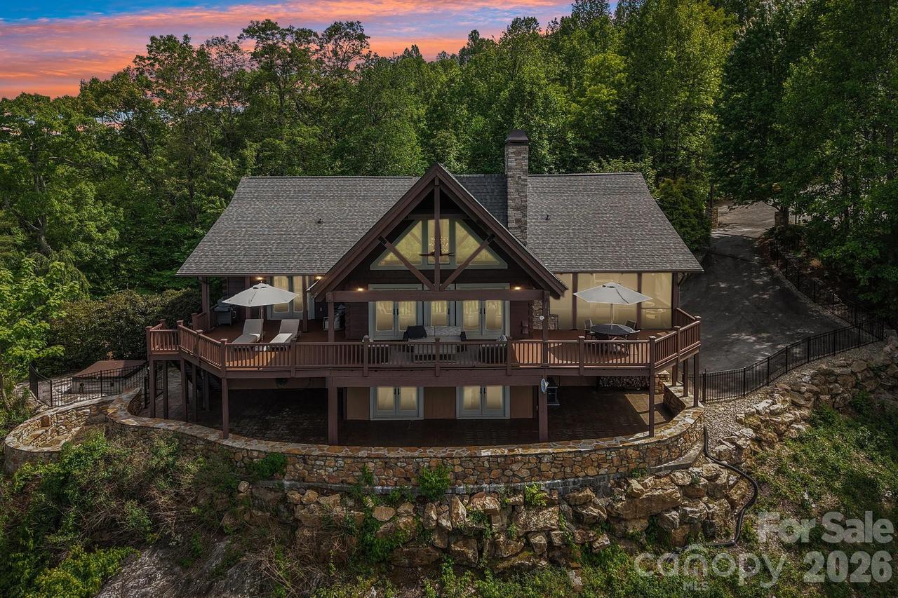 1072 Corsica Ln., Saluda, NC 28773