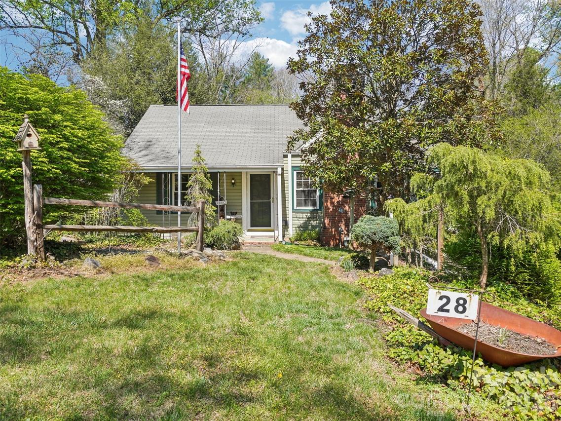 28 Kensington Dr., Asheville, NC 28805