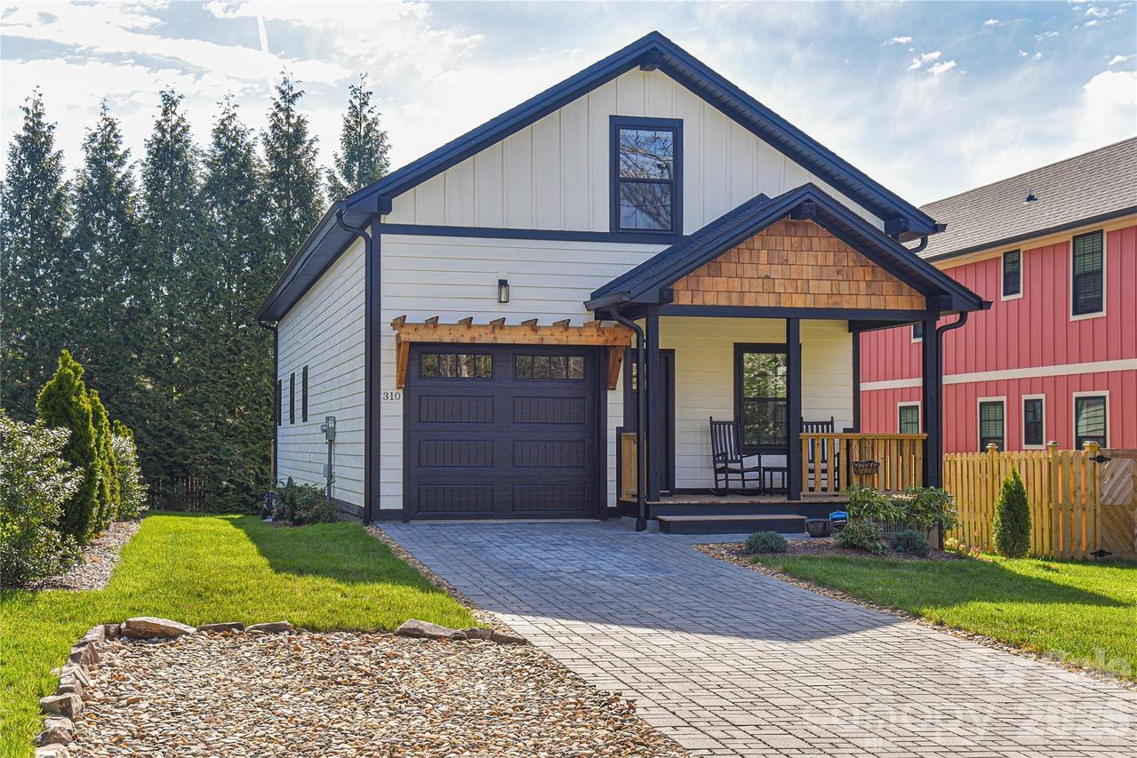 310 Portmanvilla Rd., Black Mountain, NC 28711