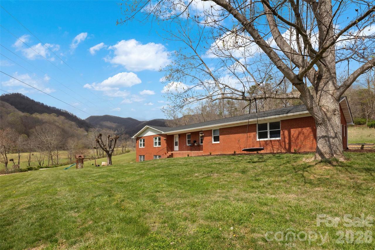 17 Boyd Cove Rd., Leicester, NC 28748