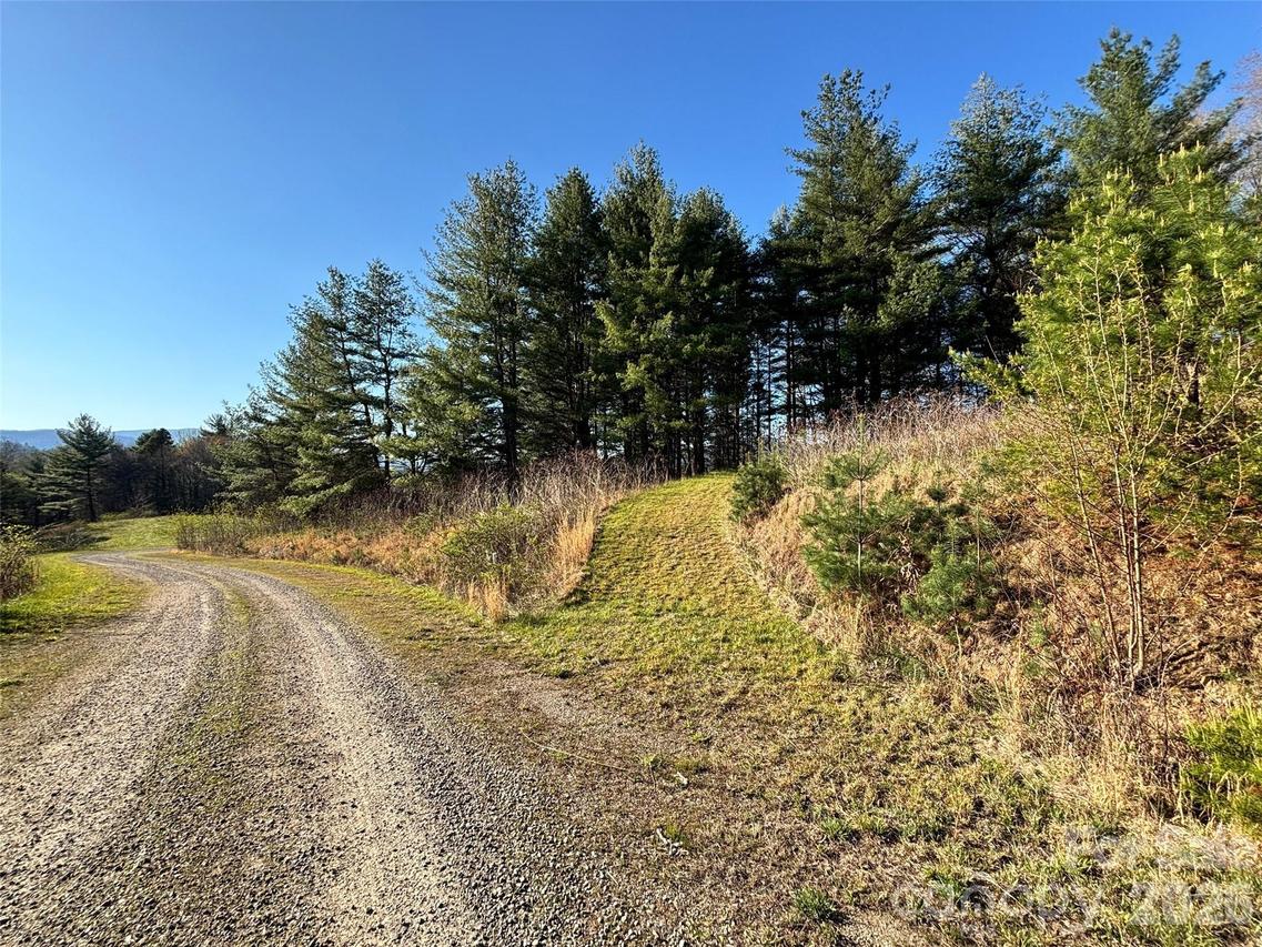 24 Dream Valley Dr., Clyde, NC 28721