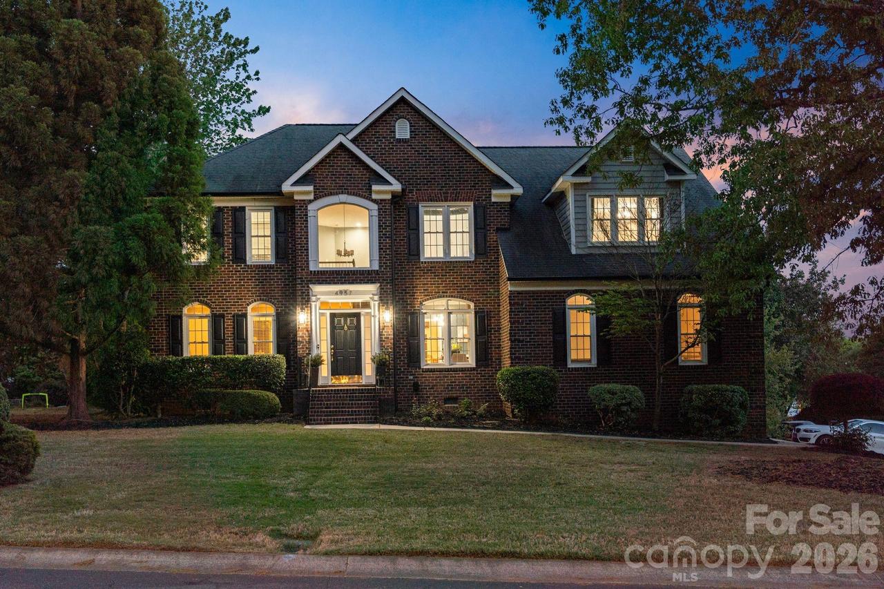 4957 Shannamara Dr., Matthews, NC 28104