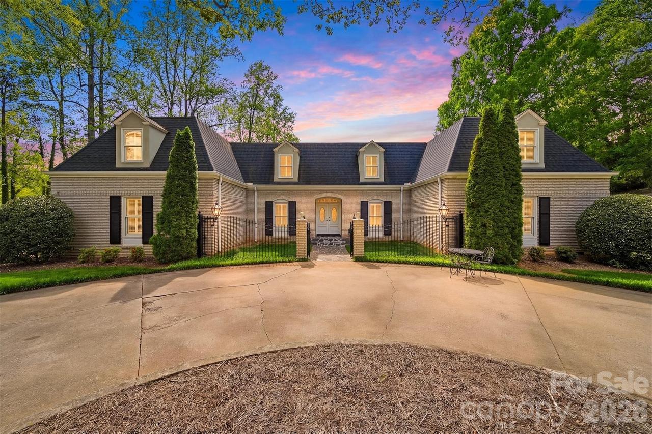 935 19th Ave., Hickory, NC 28601