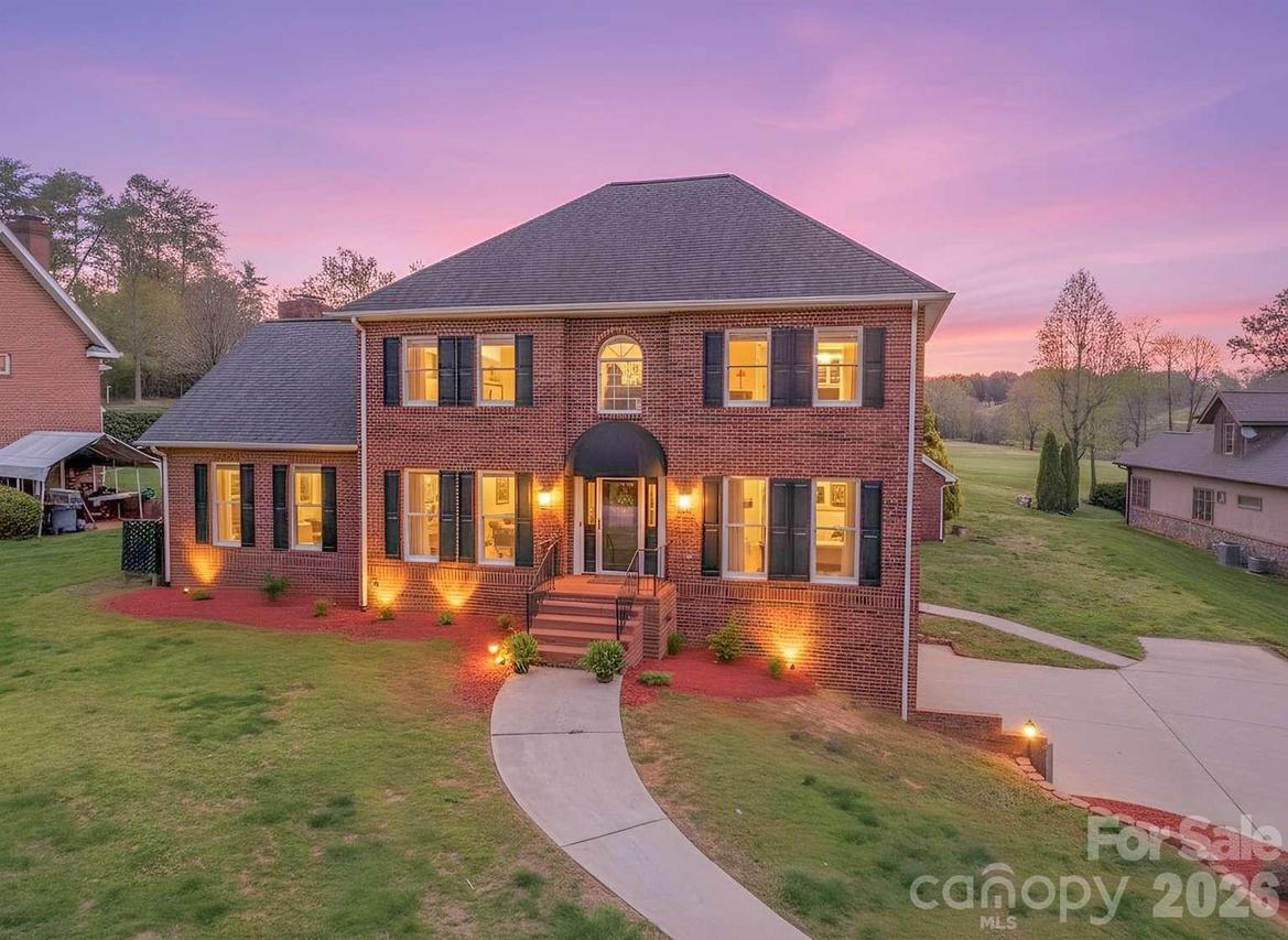 3811 Pinecrest Dr., Hickory, NC 28601