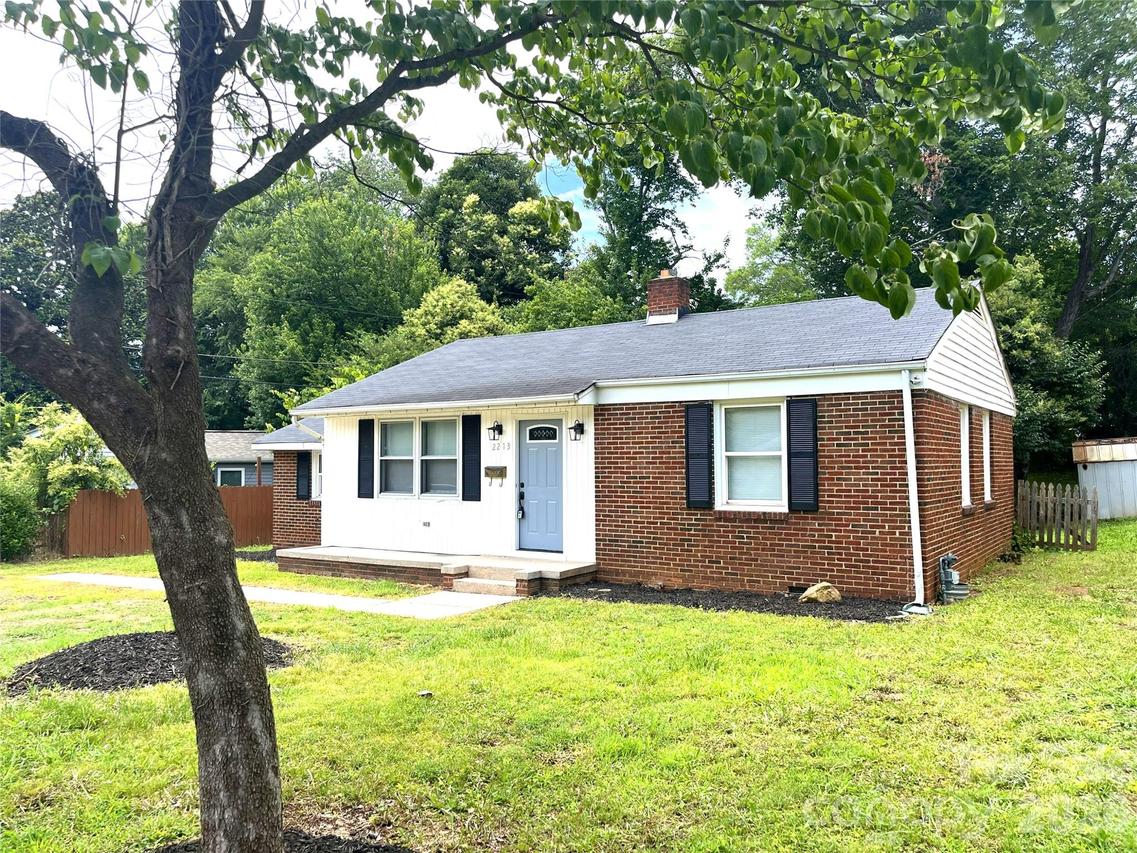 2213 Shamrock Dr., Charlotte, NC 28205