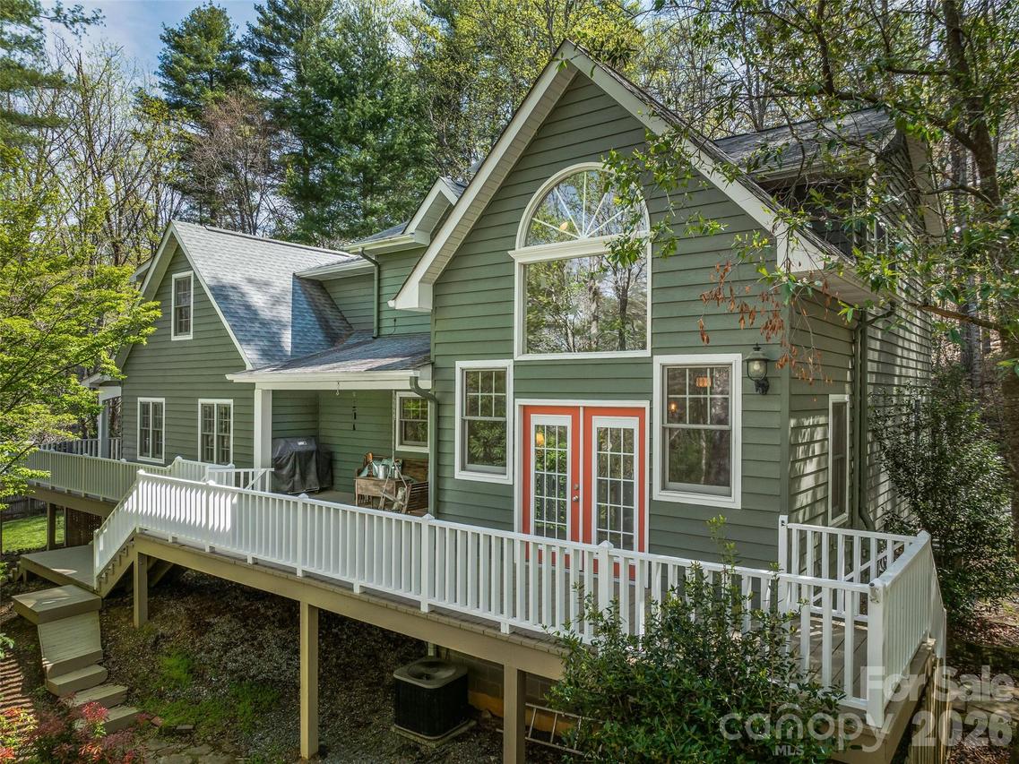 18 Thousand Oaks Blvd., Fairview, NC 28730