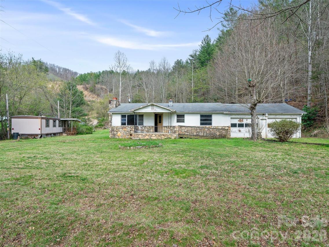 2432 Grapevine Rd., Marshall, NC 28753