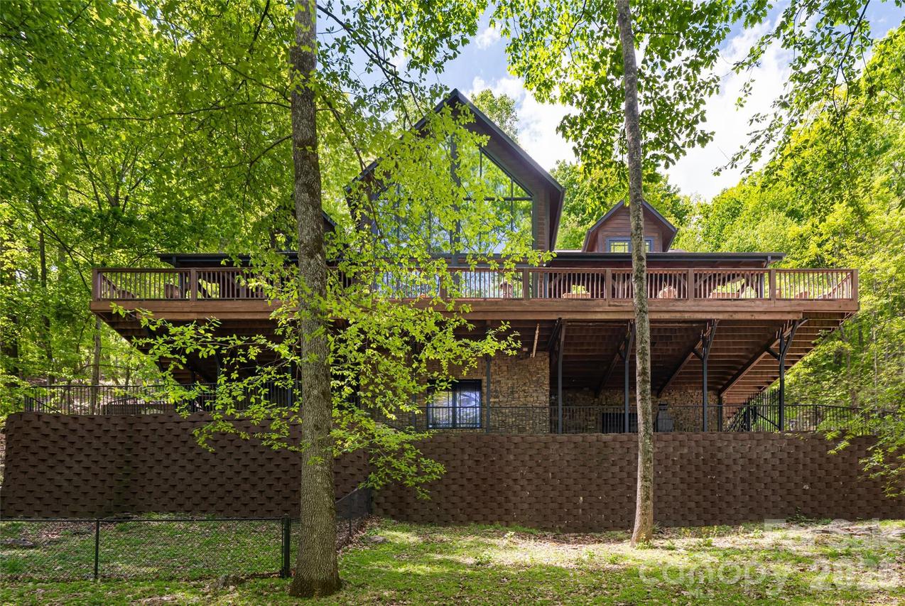 14 Walnut Dr., Mills River, NC 28759