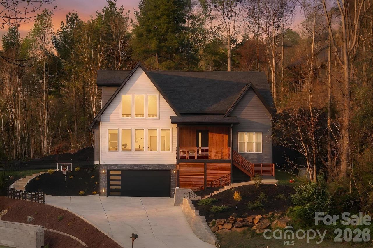 50 Carden Dr., Weaverville, NC 28787