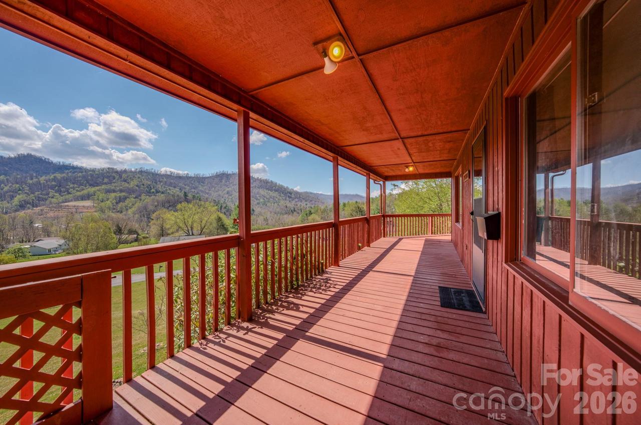 42 Camelfield Rd., Weaverville, NC 28787