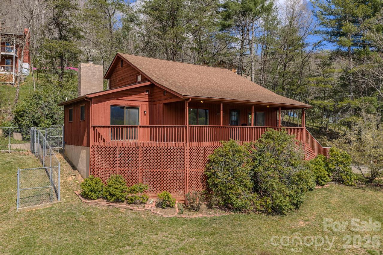 42 Camelfield Rd., Weaverville, NC 28787