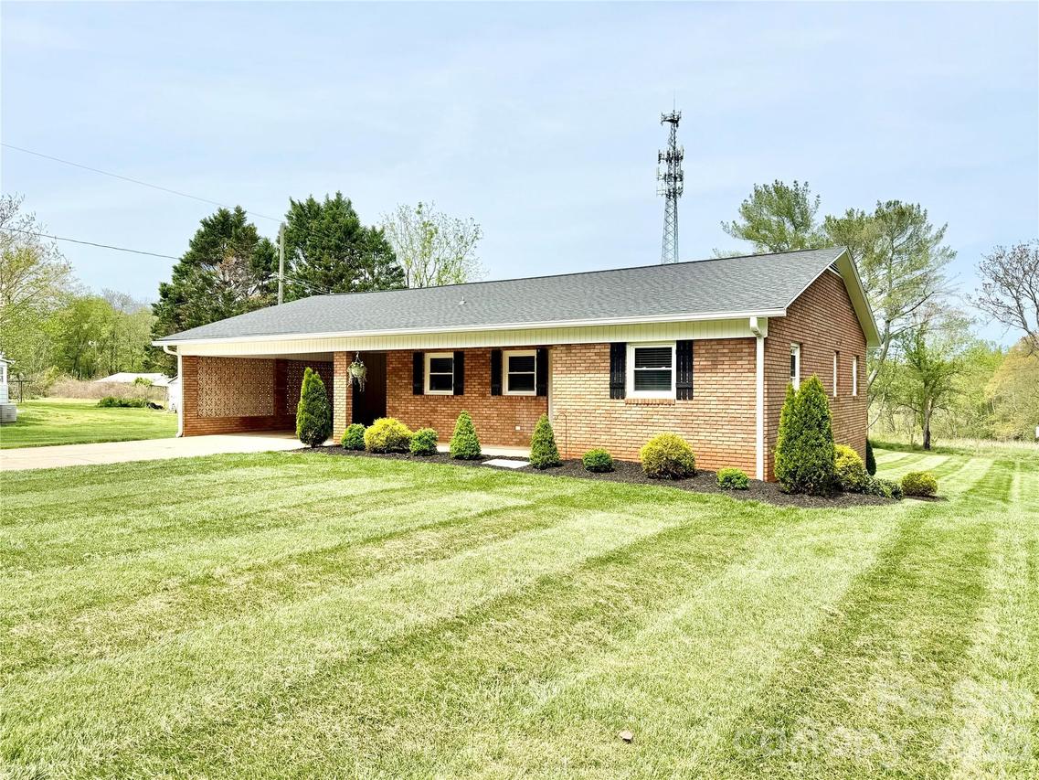 261 N Thomas Ln., Stony Point, NC 28678