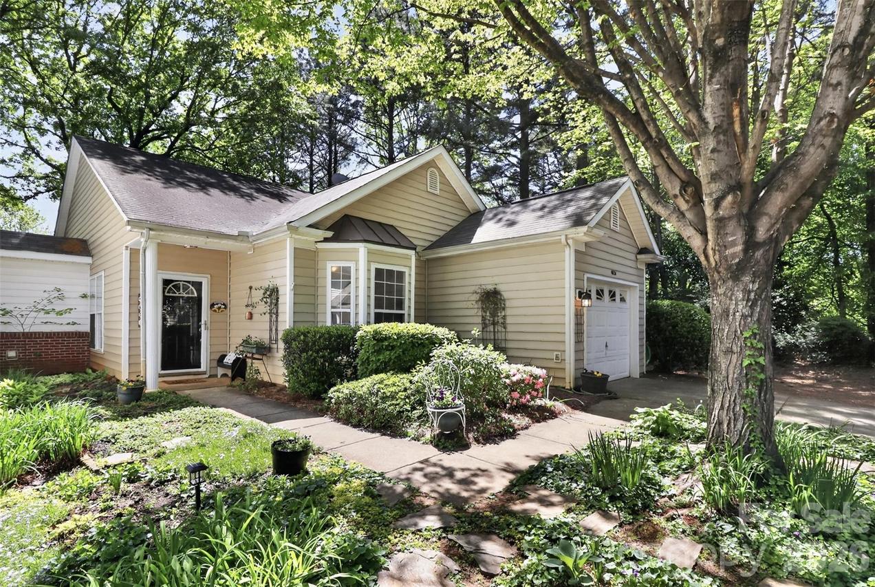 4851 Steepleglen Ct., Charlotte, NC 28269