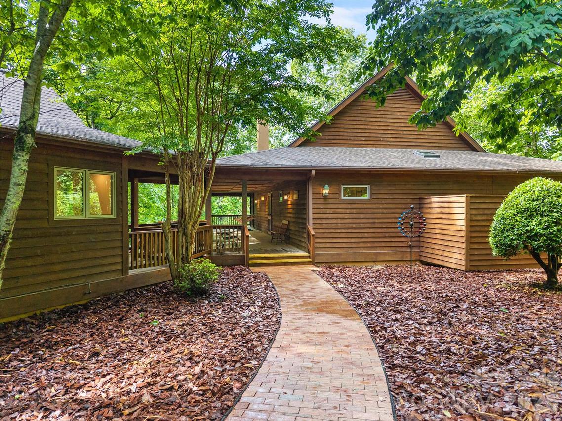 65 Gusv Ct., Brevard, NC 28712